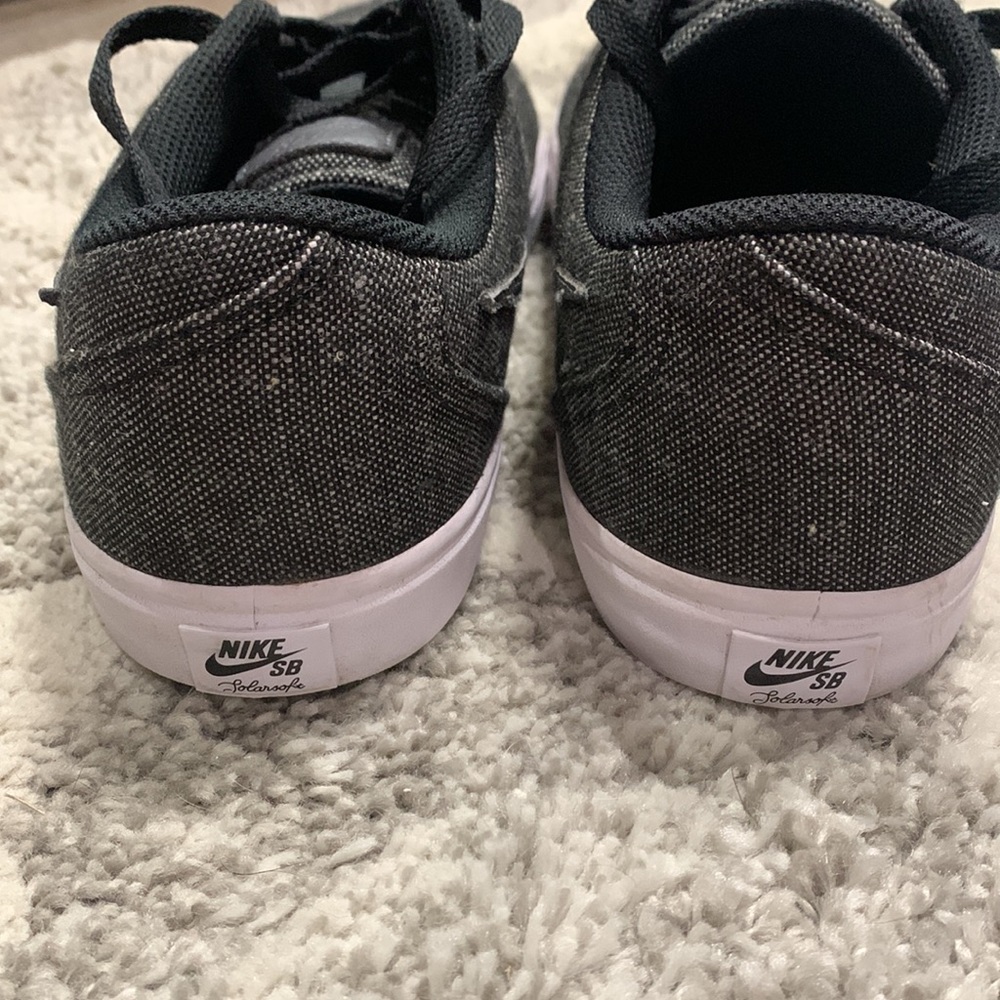 Nike - Picture 2 of 4